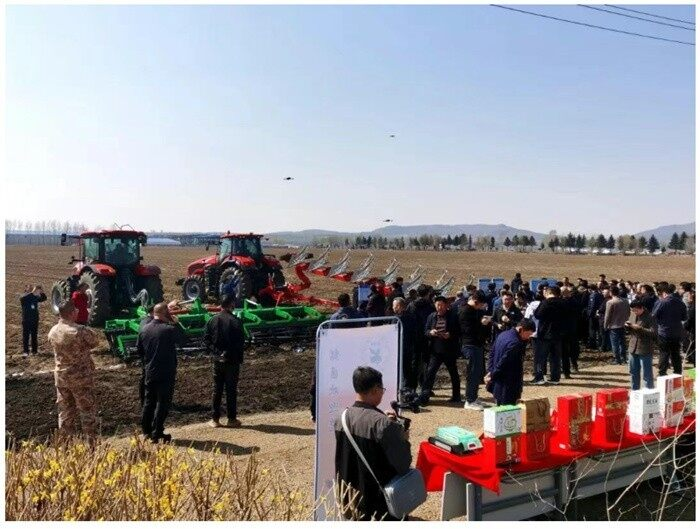 Бесступенчатые тракторы Dongfanghong China YTO способствуют увеличению урожайности черноземных земель